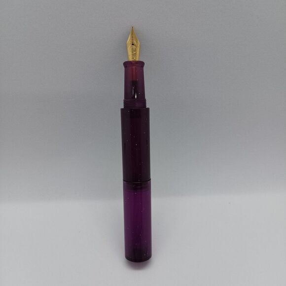 Semi clear purple fountain pen. Fine nib. - Picture 2 of 5